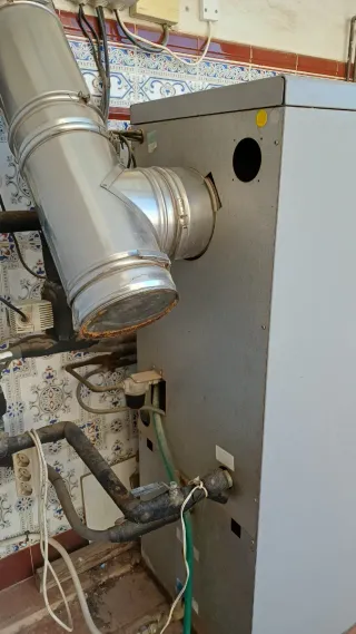 Caldaia Ferroli Atlas a gasolio con serbatoio metallico