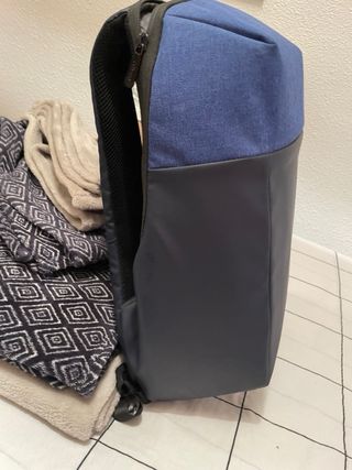 Mochila Antirrobo Trust Azul y Negra