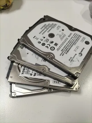 Lote 4 Discos Duros 2.5 SATA 250GB Seagate Toshiba