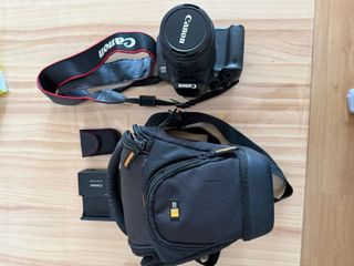 Canon EOS 650D + 18-55mm + extras