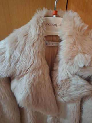 Abrigo efecto pelo rosa nude