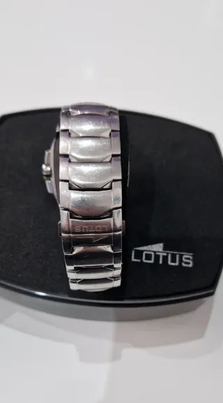 Elegante Reloj Lotus Hombre Púrpura