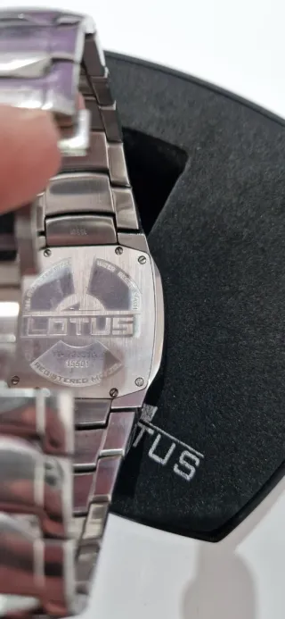 Elegante Reloj Lotus Hombre Púrpura