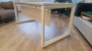 Mesa de escritorio Actiu diseño moderno