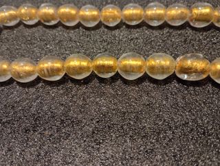 Collana con perle dorate