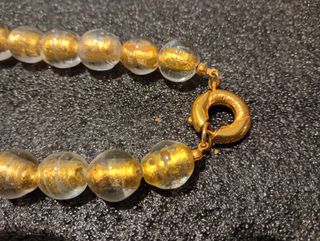 Collana con perle dorate