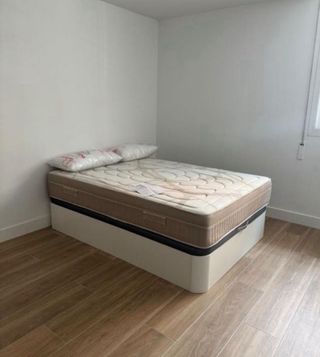 Canapé cama con colchón y almohadas