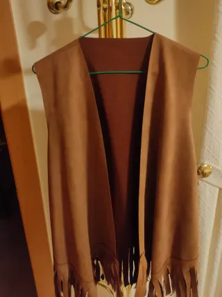 Chaleco ante flecos arena nuevo