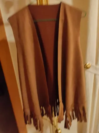 Chaleco ante flecos arena nuevo