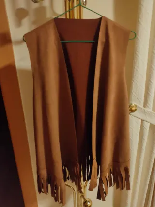 Chaleco ante flecos arena nuevo