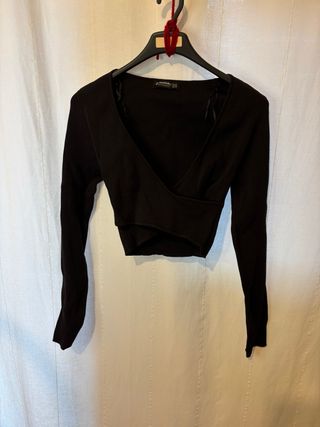 Blusa negra manga larga cruzada