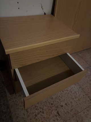 Cabecero y mesita de noche