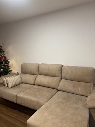 Chaiselongue de tela color arena