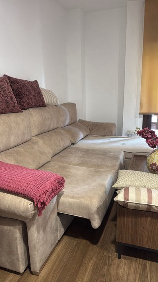 Chaiselongue de tela color arena