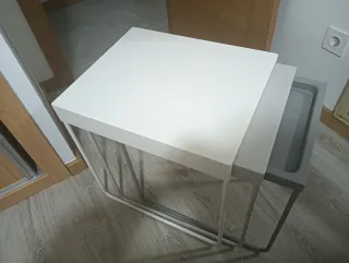 Mesas auxiliares apilables metálicas