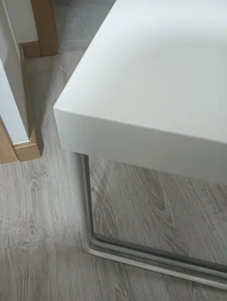 Mesas auxiliares apilables metálicas