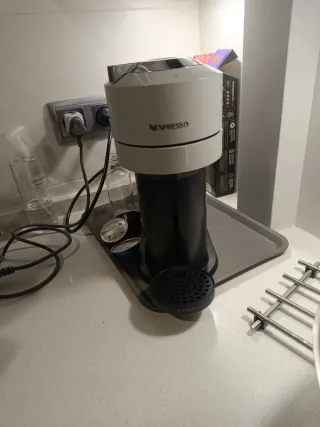 Cafetera Nespresso Vertuo Next C Gris