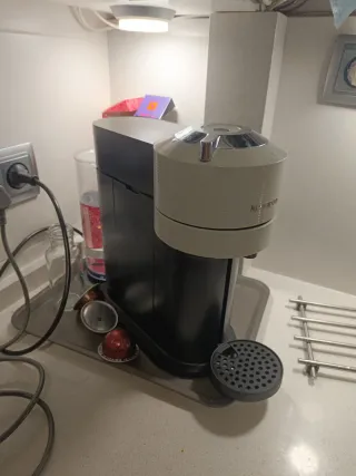 Cafetera Nespresso Vertuo Next C Gris