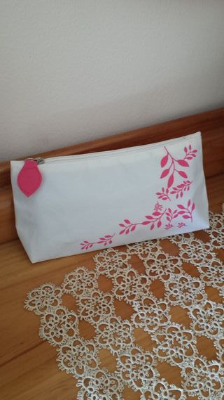 NUEVO bonito neceser blanco floreado