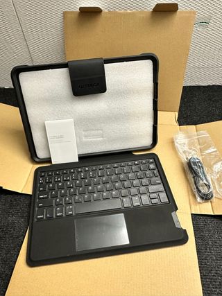 Capa OtterBox com Teclado iPad 7, 8, 9