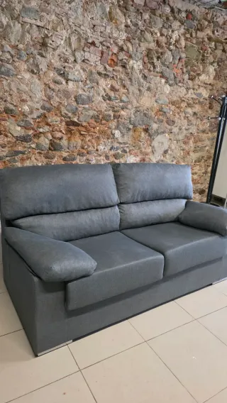 Sofá gris de tela