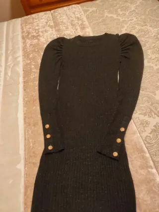 Vestido de punto negro con brillos