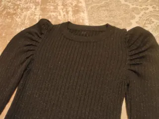 Vestido de punto negro con brillos