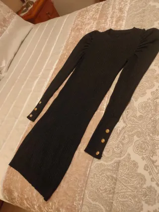 Vestido de punto negro con brillos