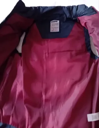 Chaleco acolchado azul marino con capucha