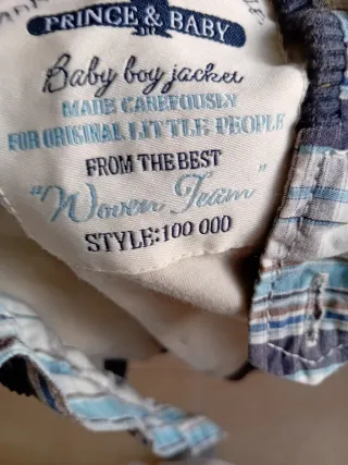 Chaqueta marrón con capucha para bebé