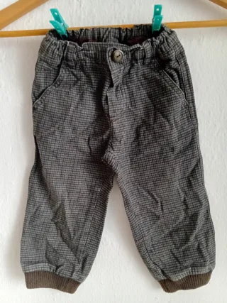 Chaqueta marrón con capucha para bebé