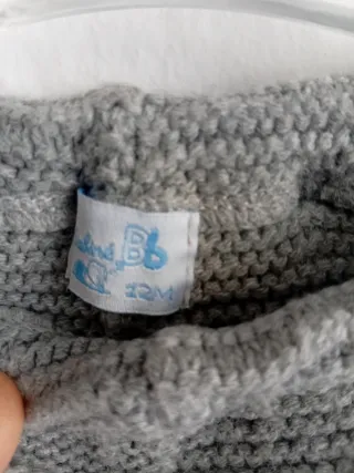 Chaqueta marrón con capucha para bebé