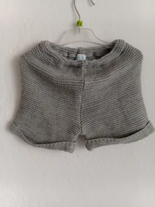 Chaqueta marrón con capucha para bebé