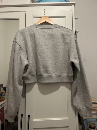 Sudadera crop Zara gris M