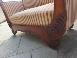 Diván de madera y tela