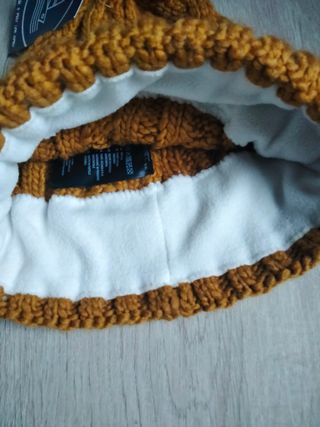 Gorro de punto con pompón Fillos do Mar
