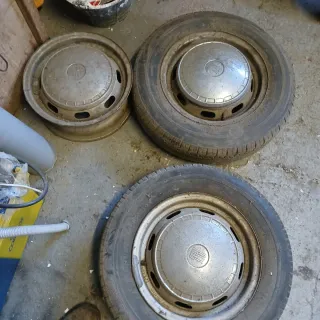 SEAT 124 Llantas 155R13/330 y tapacubos