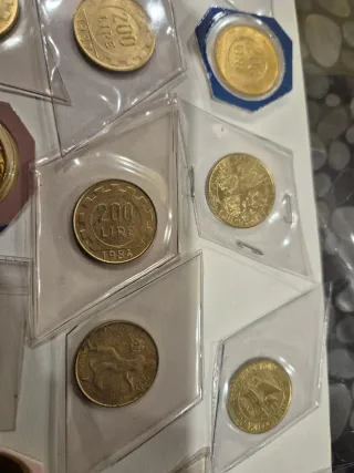 27 pezzi Monete da 200 Lire