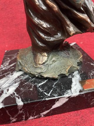 SCULTURA LUIS MORENO. TITOLO 'A CASA'