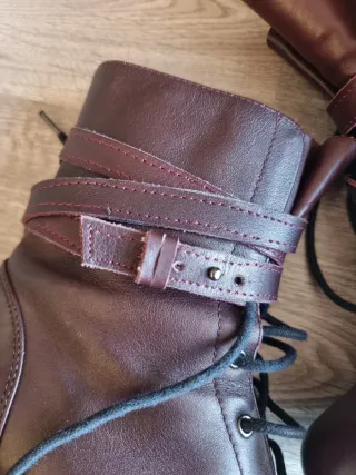 Botas granates tacon Shellys London con cordones