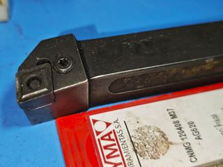 Portaherramientas Kennametal + 10 insertos