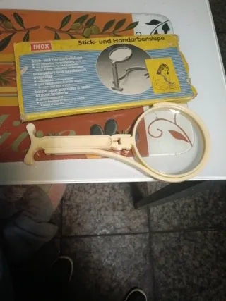 Lupa antigua alemana para costura