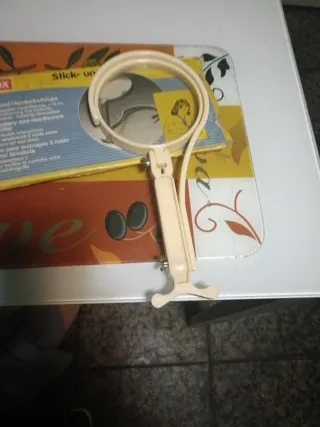 Lupa antigua alemana para costura