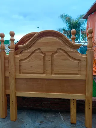 Cabecero de cama de madera