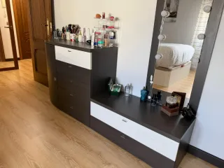 Mueble de armario con cajones