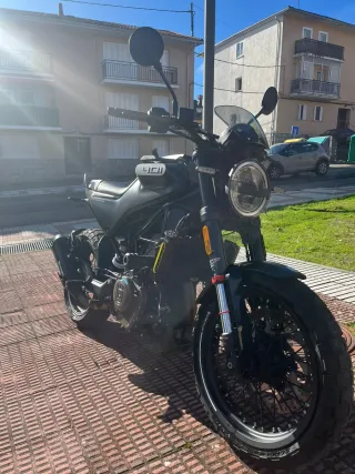 Husqvarna Svartpilen 401