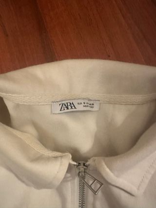 Sudadera blanca con cremallera