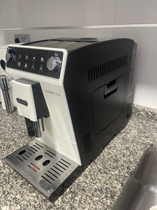 Cafetera DeLonghi Autentica Automática