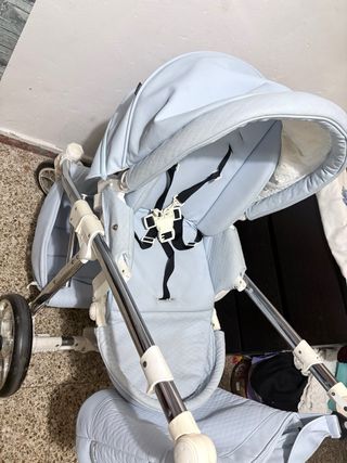 Carro de bebé azul