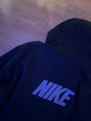 Sudadera Nike Negra con Reflectante en Talla M